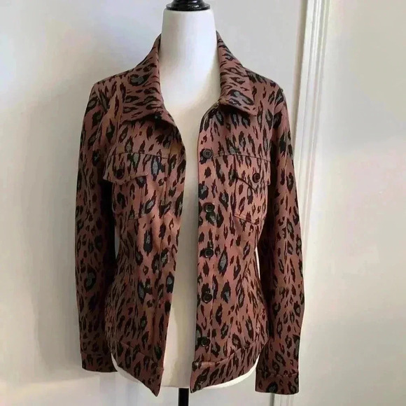 BNWT Yest Women’s Animal print Jacket/Shacket size 4 - Picture 2 of 6